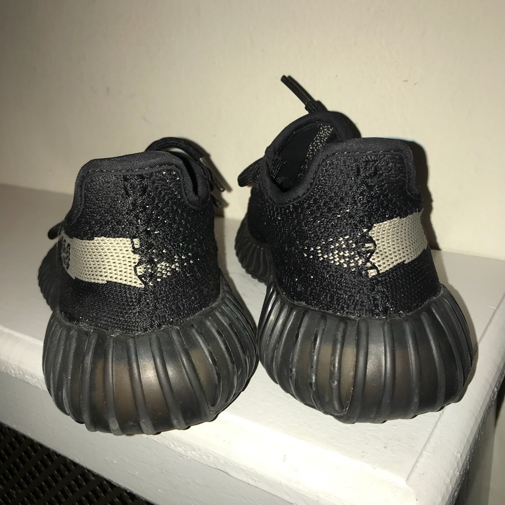 Real YEEZY boost sneakers size 6.5